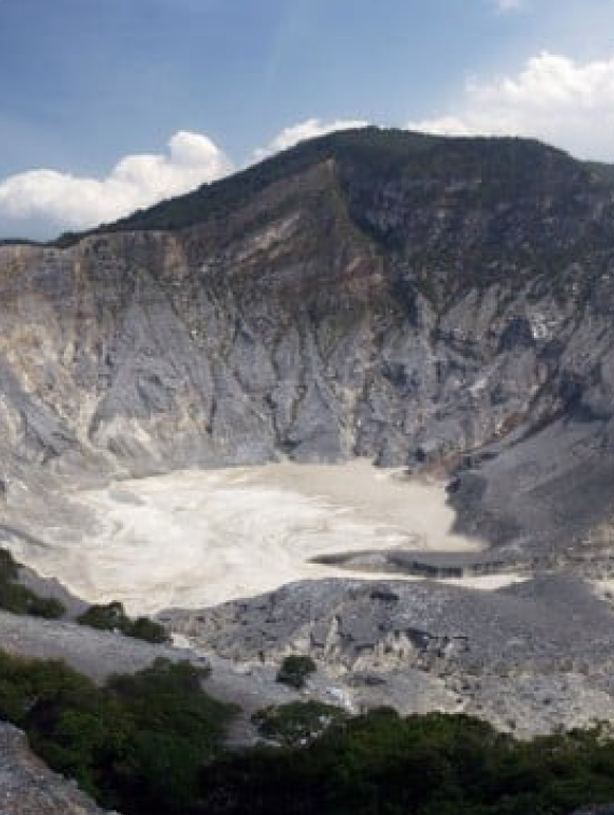 Sangkuriang dan Asal-Usul Gunung Tangkuban Perahu